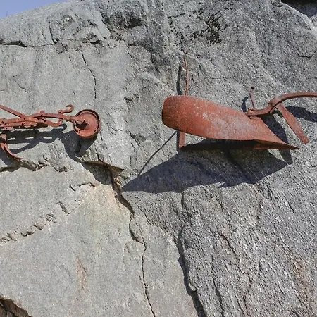 Risor With Fireplace I